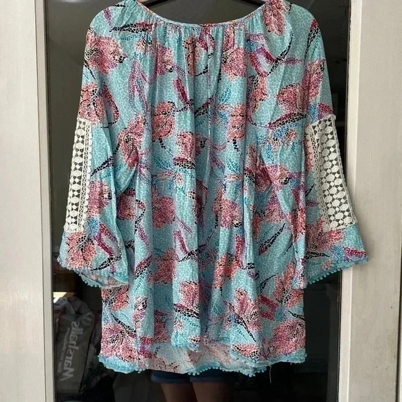 Crown & ivy 3/4 length coral blouse with crochet trim size 2x - Picture 9 of 9